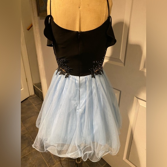 Women Size 4 Blue & Black Formal Dress - Picture 4 of 5